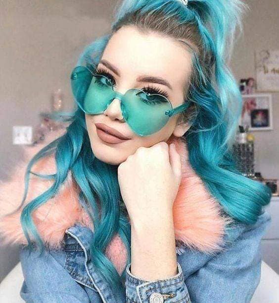 3 TOP 3 medium length turquoise hair brown roots matching heart shaped glasses