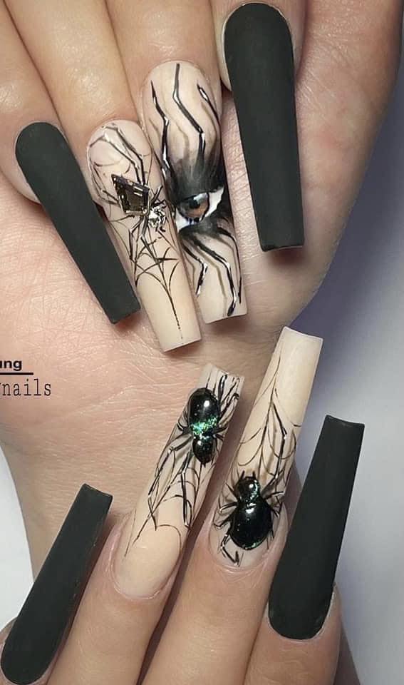 56 Décoration d'Ongles Halloween longue pointe carrée mate avec des dessins d'oeil d'araignées en émail