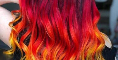 1 TOP 1 Cabello Tono Naranja Rojo Fuego Degrade arriba negro luego rojo naranja y amarillo hacia las puntas onduladas