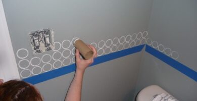 1 TOP 1 Disenos y Decoracion de Paredes circulos de pintura blanca contiguos hechos con tubo de carton de papel higienico bano