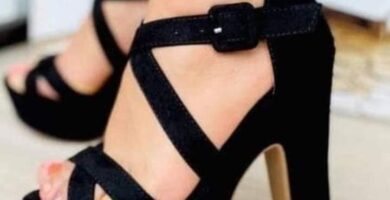 1 TOP 1 Outfit color Negro Zapatos Tacon tipo Zandalia con hebilla 1