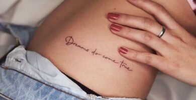 1 TOP 1 Tatuajes de Mujer en la Cintura Cadera Frase Dreams do come true Los suenos se hacen realidad