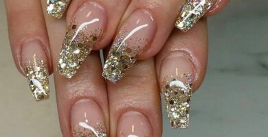 1 TOP 1 Unas Brillantes con glitter dorado encapsulado en la punta transparente base rosada