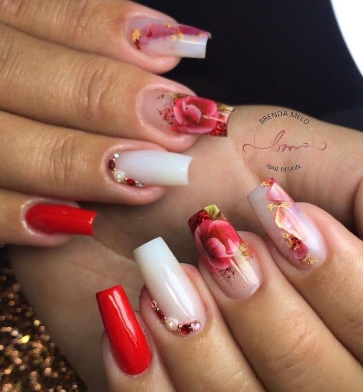 20 Colored Nails Red, white and pink tones with flower drawings and matching rhinestones