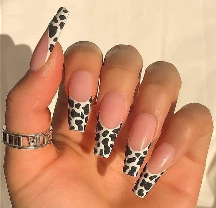 21 Nails with black and white animal print drawings on the salmon pink base tips