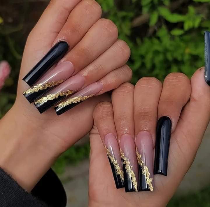 22 Nails with long black drawings with gold and pink sheets