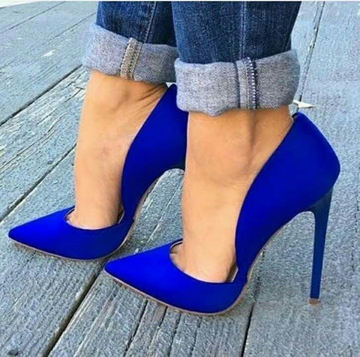 23 Zapatos con punta y taco aguja azul francia
