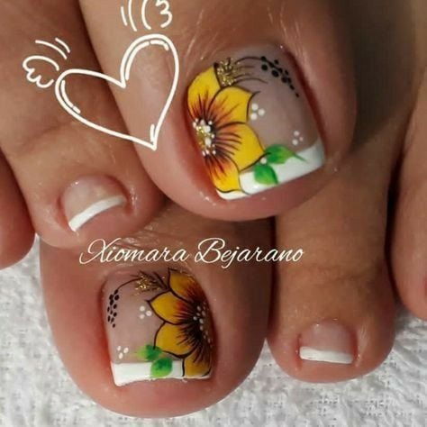 49 mit Blumen verzierte Nägel für Füße mit orangefarbener Sonnenblume