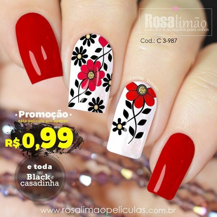 55 ongles décorés de fleurs rouges et blanches avec des dessins de fleurs rouges et noires