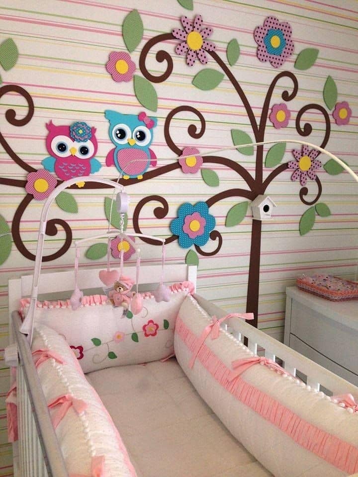 8 Zimmerdekoration für Kinder Babybaum im Relief an der Wand mit Eulen, Blumen, Kinderbett mit gepolsterten Seiten