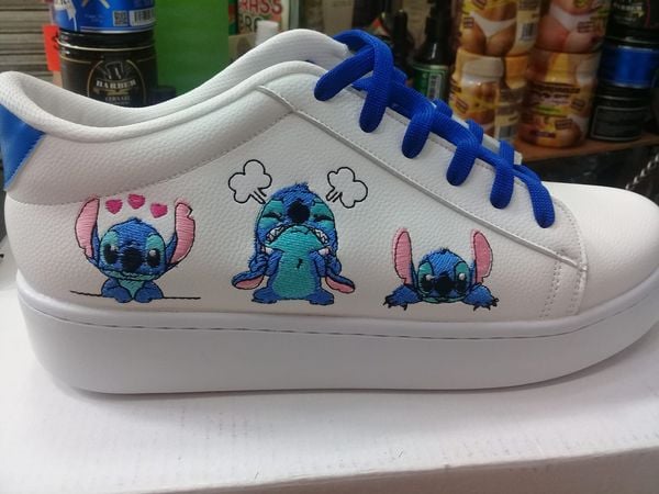 84 Stitch's tennis shoes in love angry on the floor