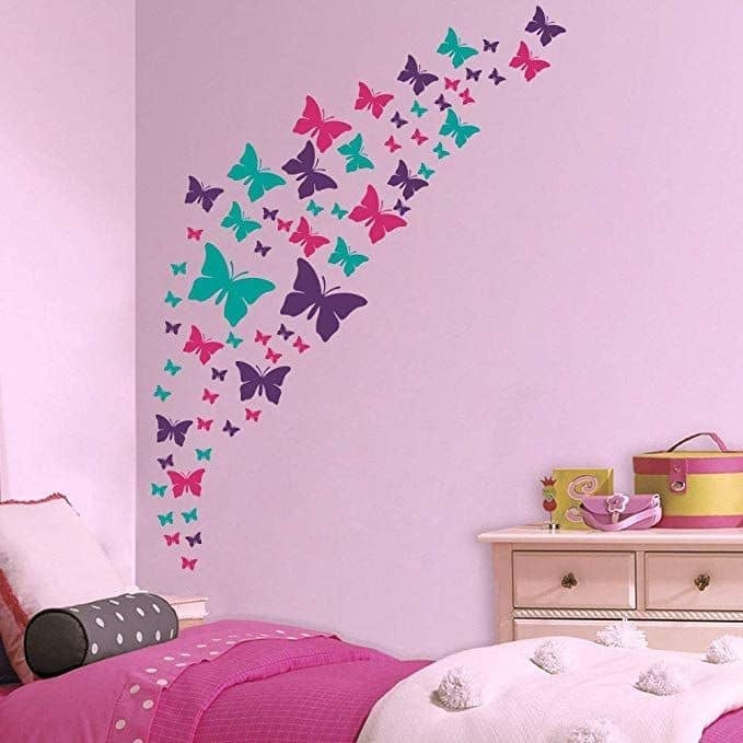 9 Décoration de chambre pour filles volée de papillons peints ou collés au mur tons violets