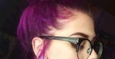 9 Tintura 5.20 violeta obscuro uniforme peinado con chongo