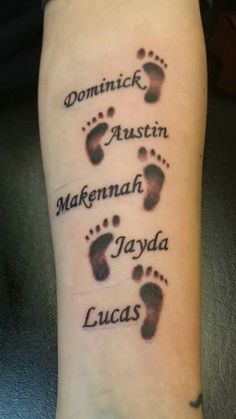 En Honor a nuestros Hijos Cinco huellas de pies Dominick Austin Makennah Jayda Lucas