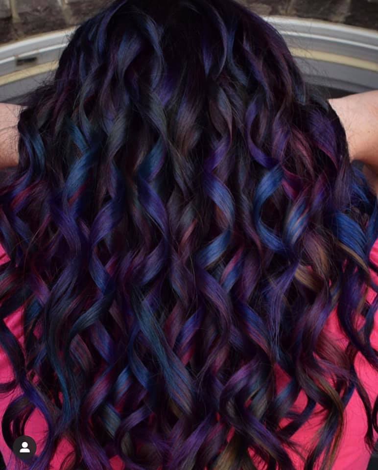 Ideas de Color para Cabello Ondulado Reflejos o Mechas Azul Ideas de Color para Cabello Ondulado Reflejos o Mechas Azul