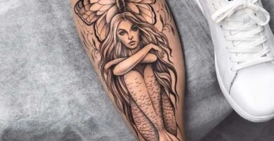 1 TOP 1 Jai Cheong Tattoo sirena sentada en pantorrilla blackwork