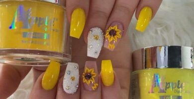 1 TOP 1 Unas Amarillas con Girasoles una en cada mano con pedreria brillante