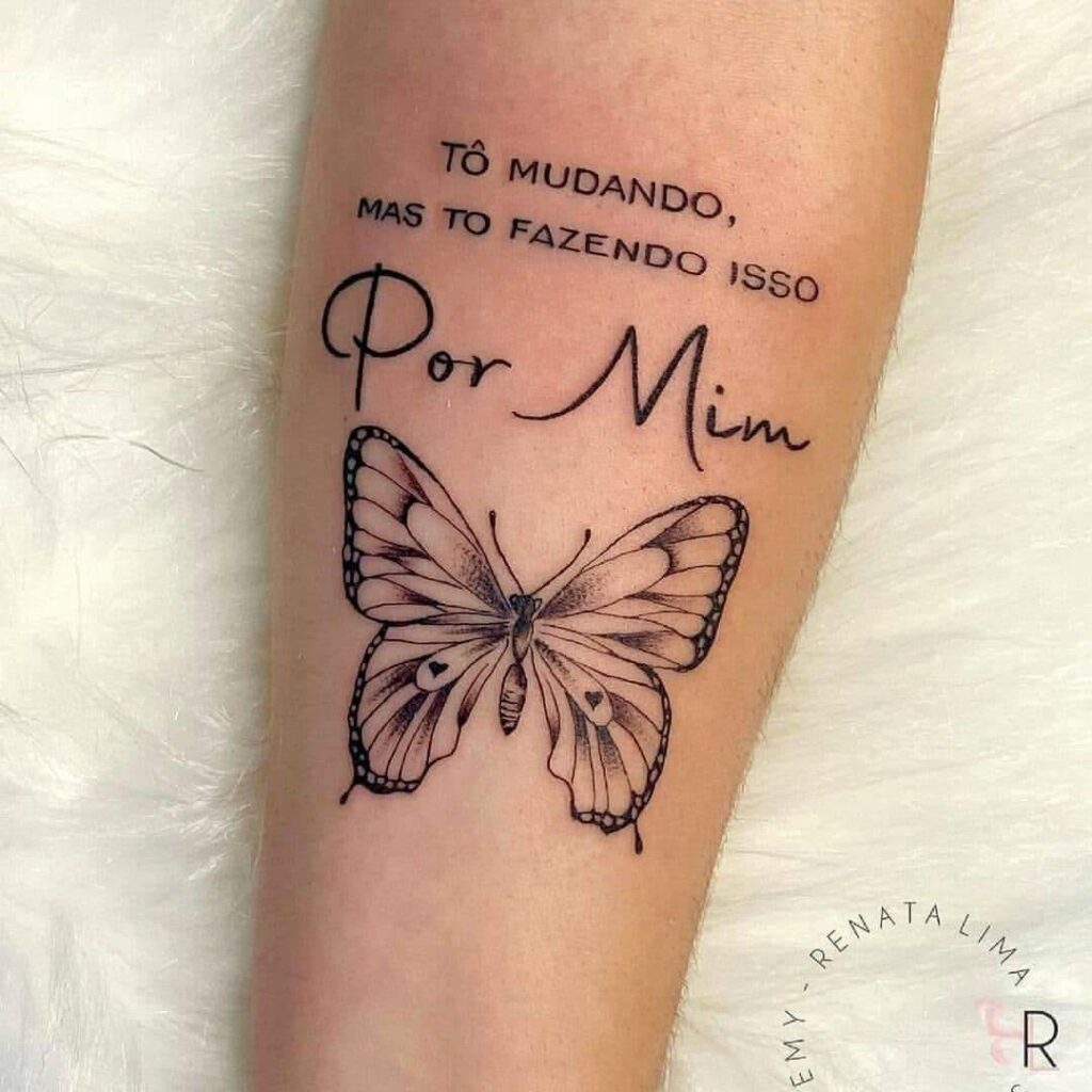 134 schwarze Tattoos, Schmetterling und Satz, To Mudando Mas To Fazendo isso Por Mim Ich verändere mich, aber ich tue es für mich
