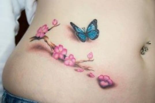 3 TOP 3 tatuagens de borboletas azuis com um ramo de flores cor de rosa