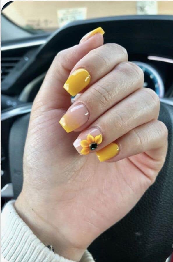 4 TOP 4 Yellow Nails with Short Sunflowers with stone