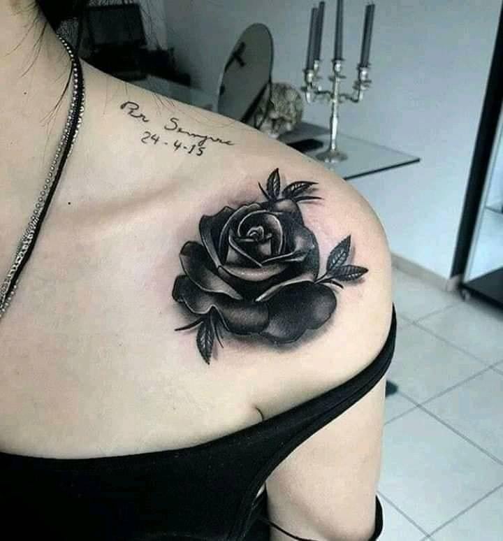 5 TOP 5 Tatuajes de Rosas negro intenso en hombro