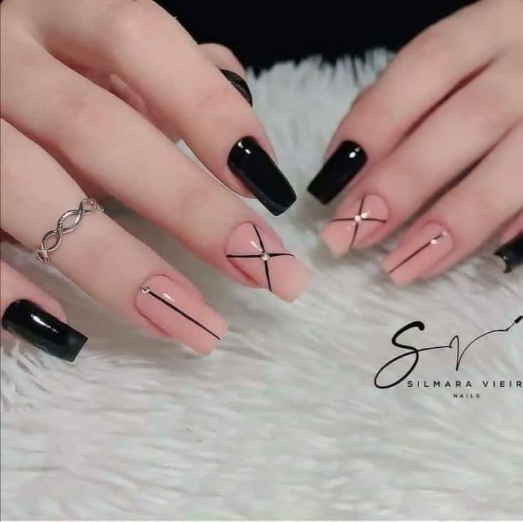 5 TOP 5 Elegant Nails with diagonal black lines and forming a cross with delicate rhinestones
