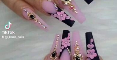 682 Unas Esculpidas Largas punta cuadrada con flores y pedreria metal dorado rosado y negro