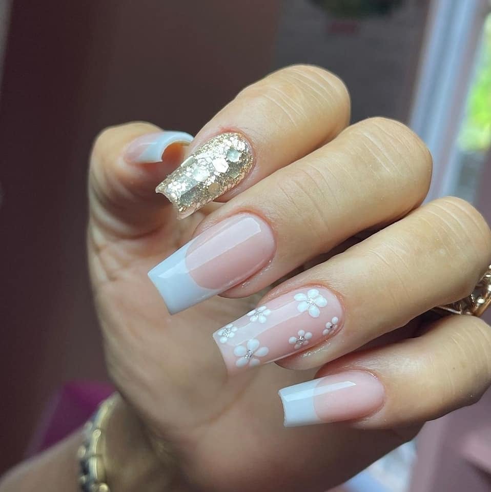 75 Elegant pink nails with oval sky blue tips, little white flowers encapsulated in silver sheets