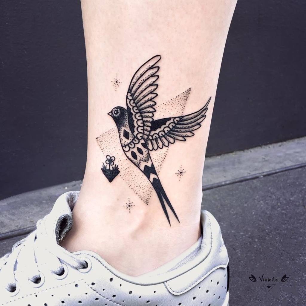 76 tatuagens pretas Pássaro com ornamentos de triângulo em pontos de estrela na lateral das partes do tornozelo em pontilhismo