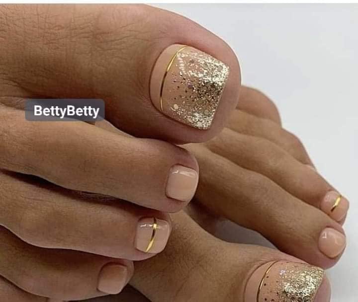 102 Pediküre-Nägel für einfache Füße Lachsfarben mit Goldglitter und Goldfäden