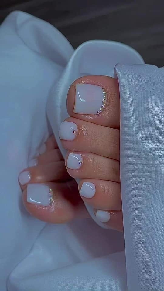 111 Pedicure Nails for Simple Feet Ivory White with silver rhinestones