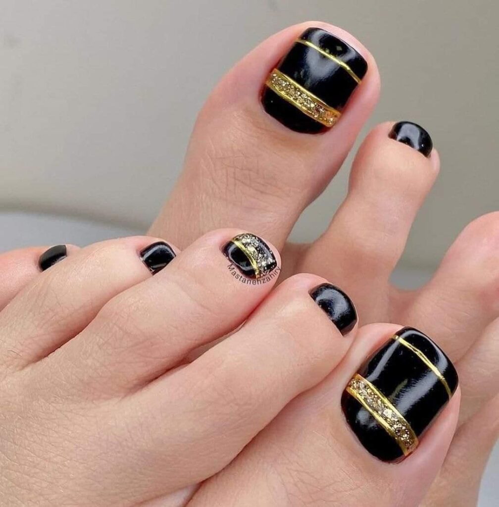 242 disegni neri per unghie dei piedi con decorazioni in metallo argentato a strisce e strass fini