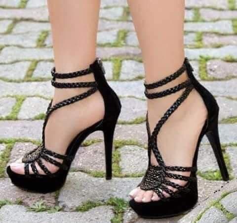 373 Zapatos Negros con Tacon tipo sandalia con cinta trenzada