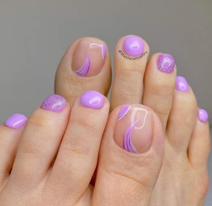 47 Semplici unghie per piedi color salmone per pedicure con strisce viola