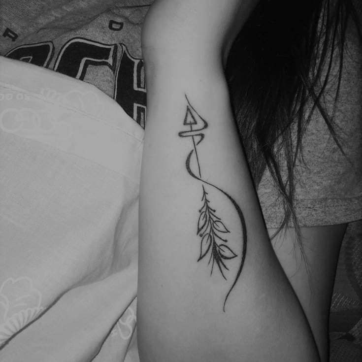 5 TOP 5 Tattoo Designs Arrow Feathers in black on the side of the forearm waves