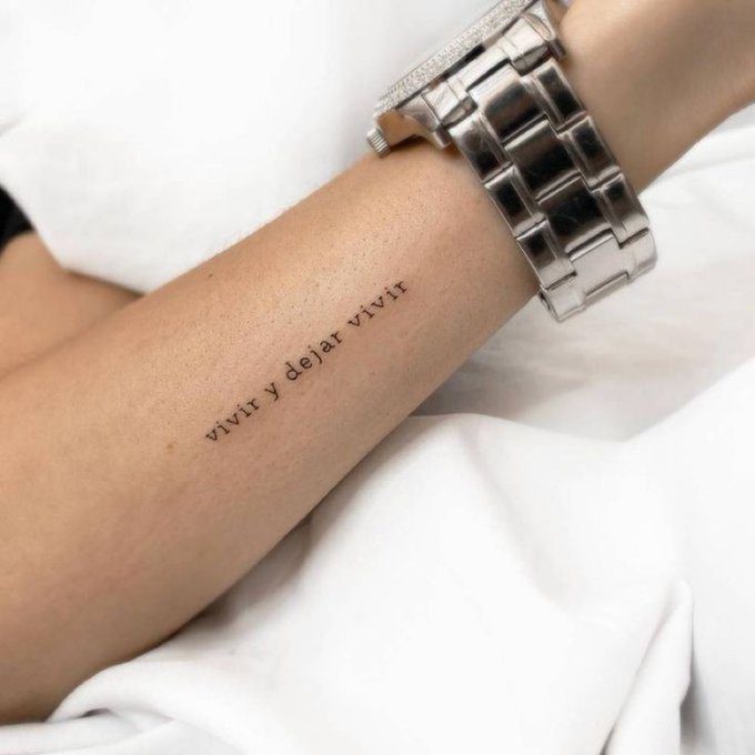 6 phrases courtes pour les tatouages Vivre et laisser vivre