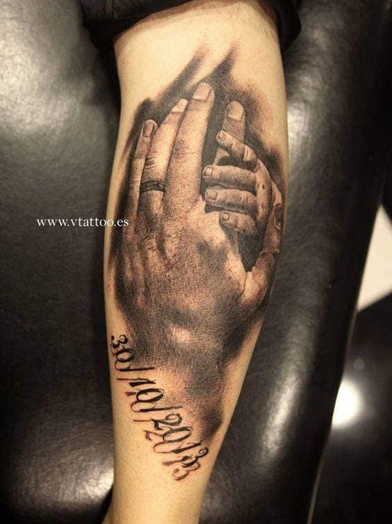91 Tattoos der Elternliebe für die Kinderhand und die Hand des Vaters vom 30.10.2013