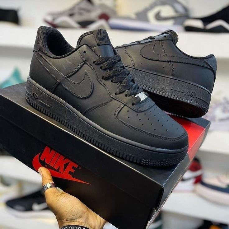 123 Nike Airforce 1 Low Totally Black