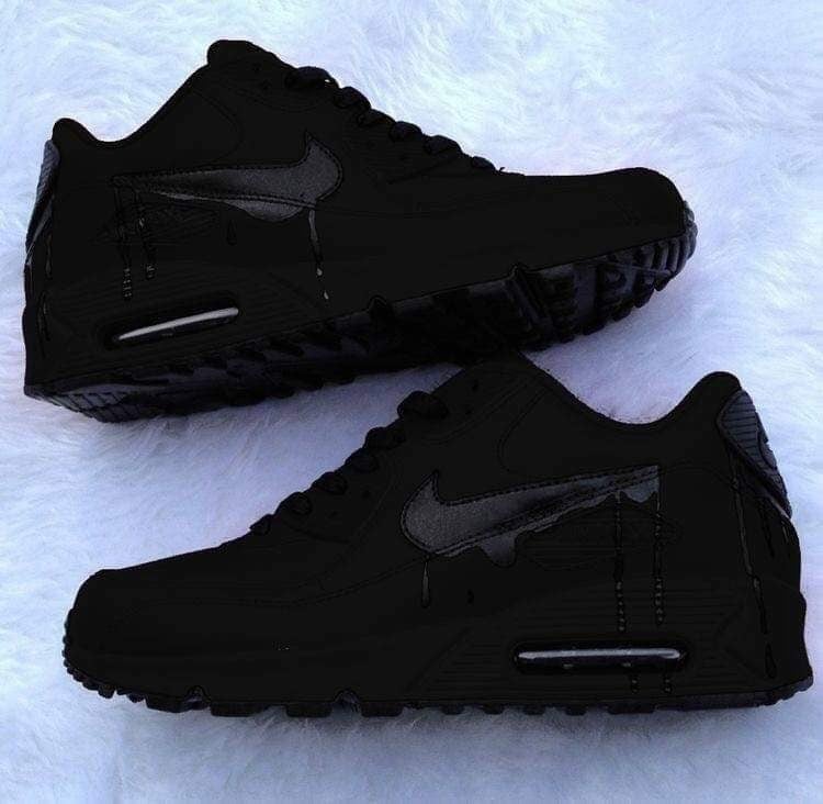 14 Black NIKE Tennis Shoes with black logo and air chamber