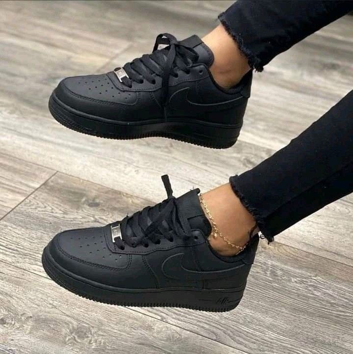179 Nike Airforce 1 Low Negras