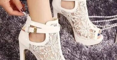 2700 ZAPATOS NOVIA DAMA DE HONOR de Encaje Blanco tacon medio hebilla dorada