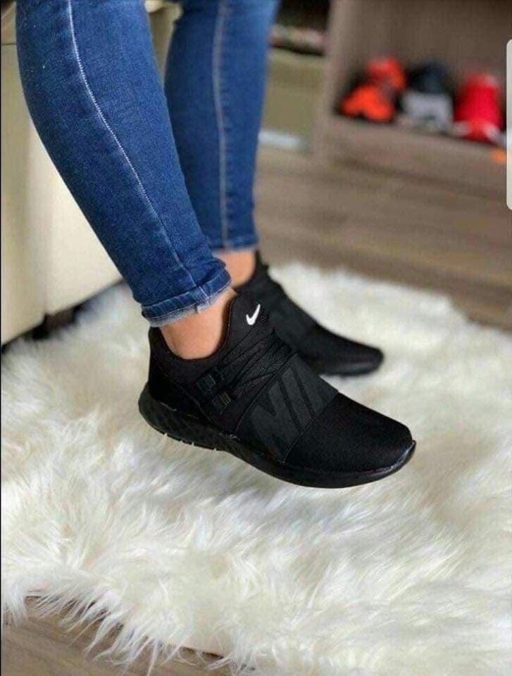 5 TOP 5 Black Nike Runners Shoes
