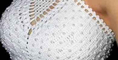 1 TOP 1 HALTER TOP CROCHET con adornos de perlas pequenas