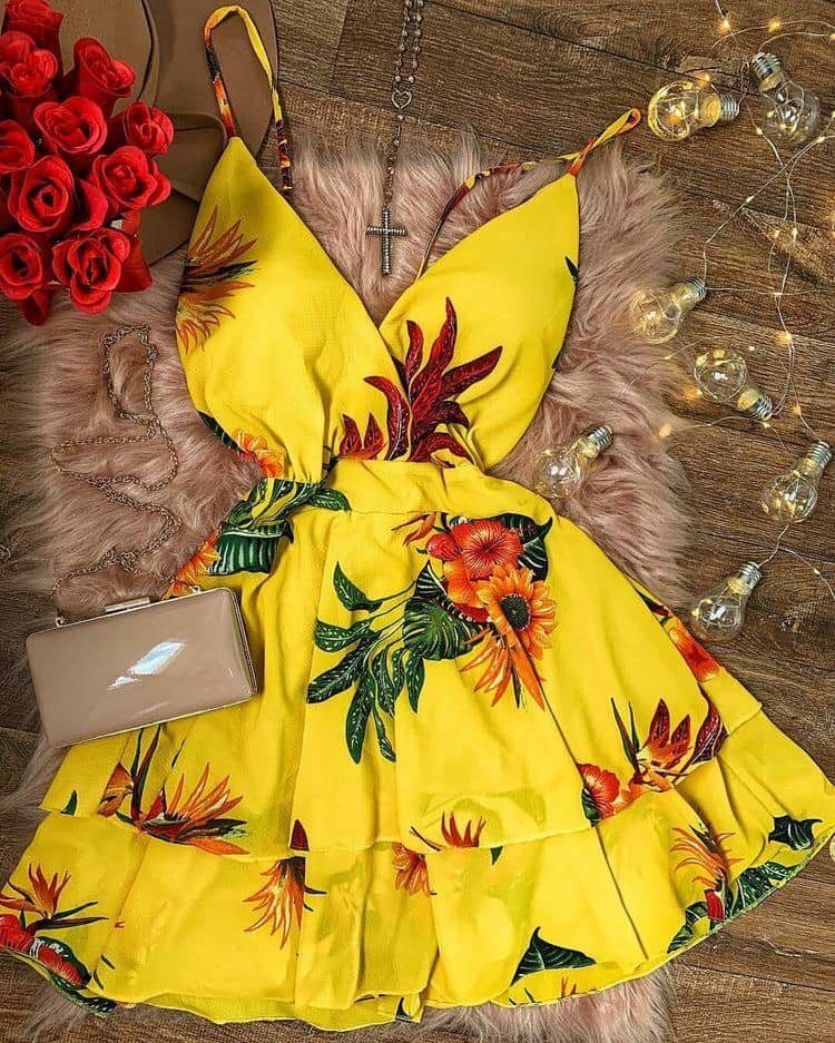 115 Vestido amarelo com estampa de flores e folhas