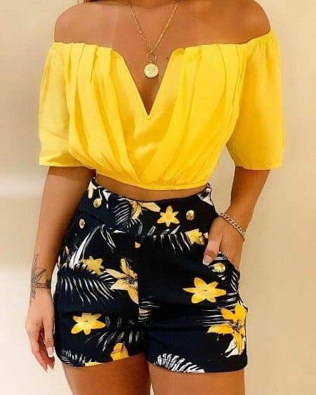 120 Yellow v-neck blouse with tables
