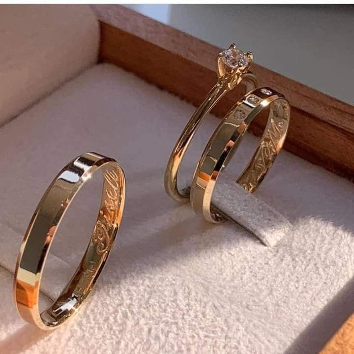 147 Set di fedi di fidanzamento o matrimonio Oro dorato con pietre imitazione diamante e nome personalizzato