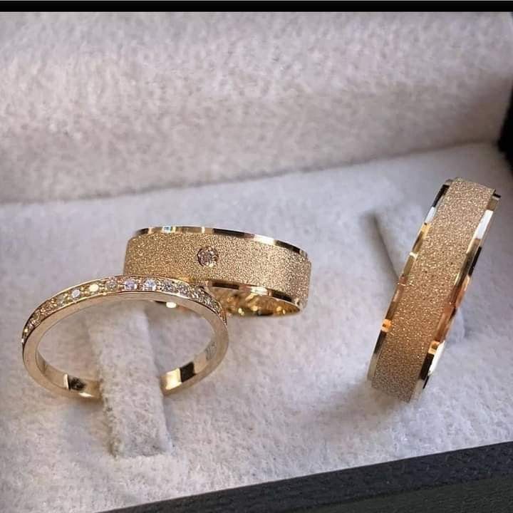 198 Set of Engagement or Wedding Rings Rough Opaque Gold with brilliant stones