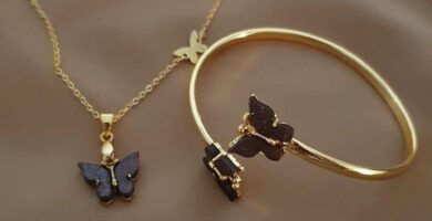 388 Anillos Pendientes Pulseras color Oro Set de cadenita brazalete y dijes mariposa color Negro