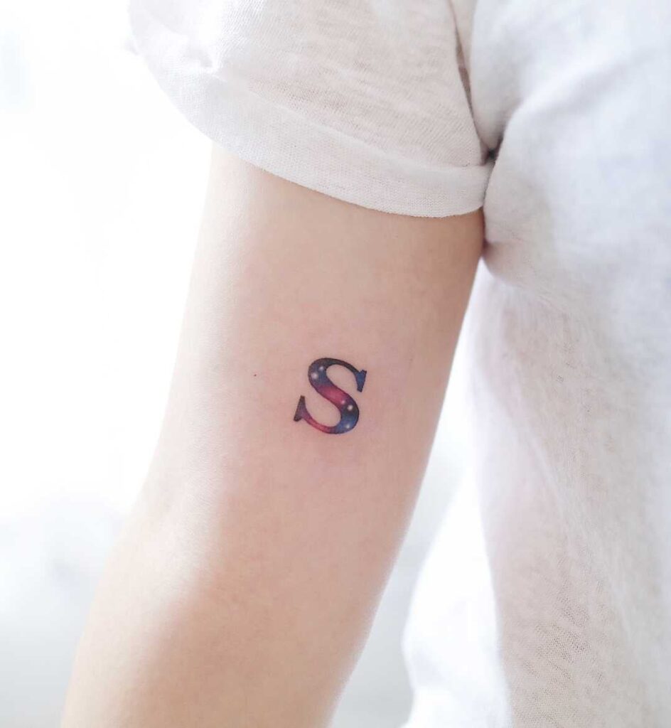 5 Tatuajes con la Letra S con colores tipo letra de superman