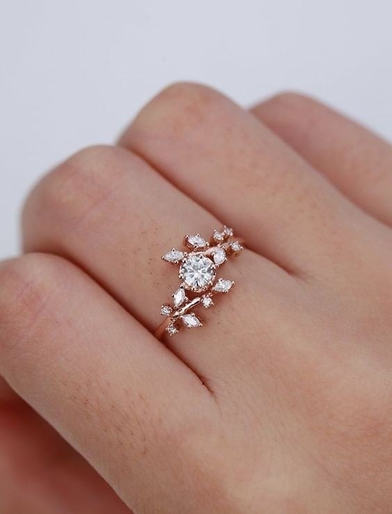 682 Verlobungs- oder Ehering Dubai CA vergoldet mit Simil-Diamanten in Blättern und in der Mitte